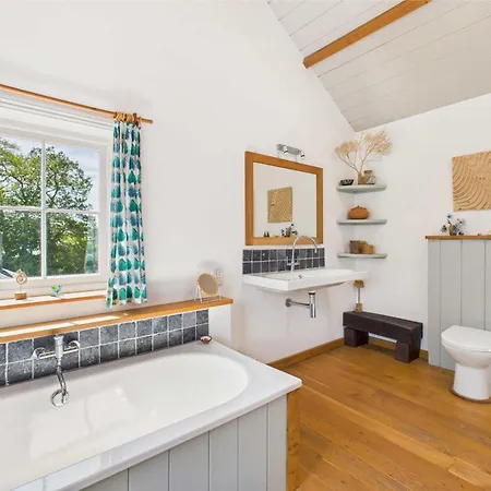 Host & - Lowmoor Semesterbostad Wigton